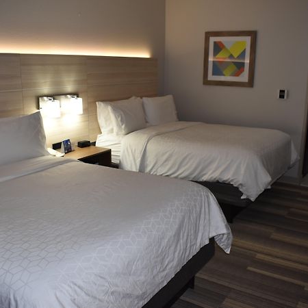 Holiday Inn Express Hotel & Suites Mcpherson By Ihg מראה חיצוני תמונה