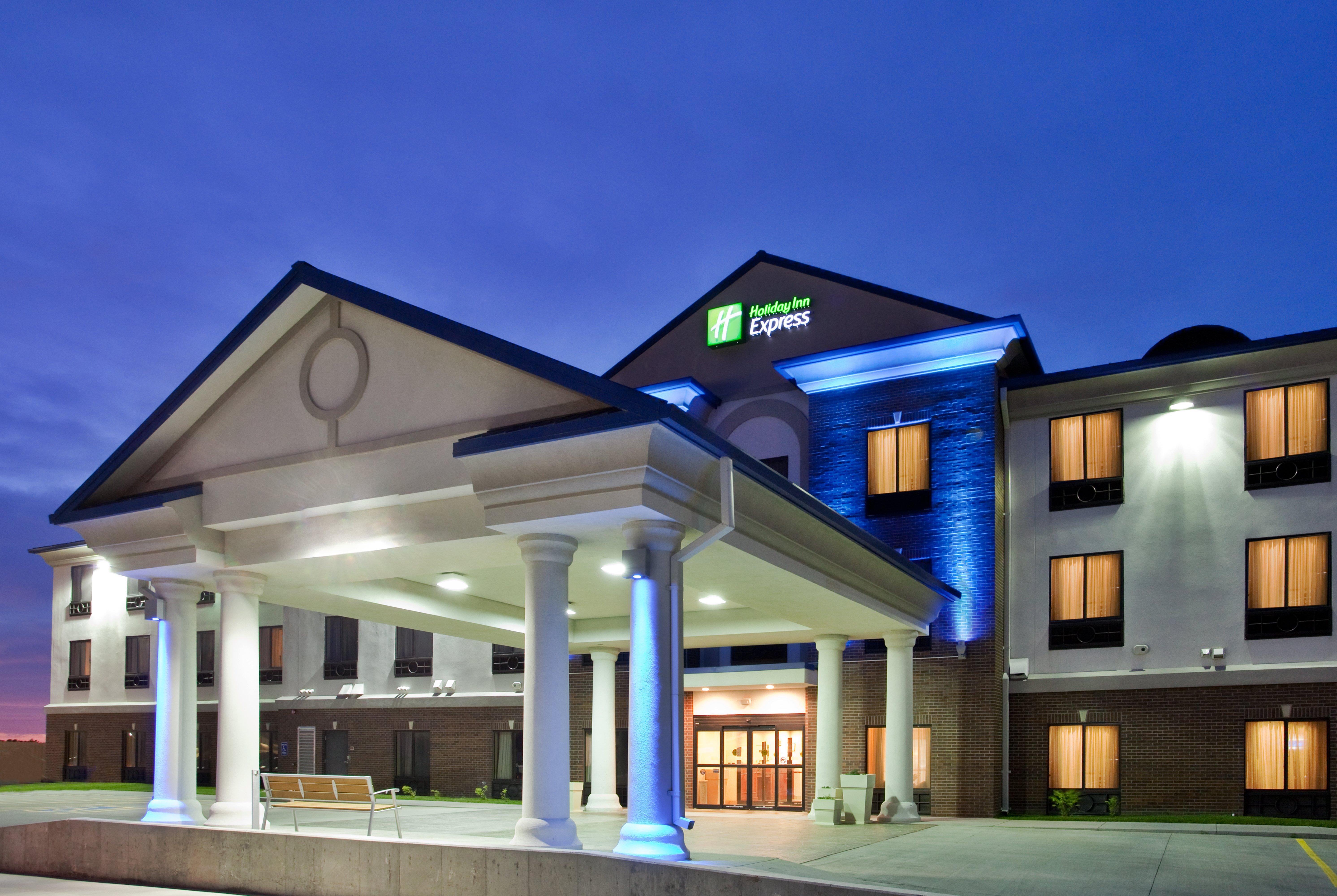 Holiday Inn Express Hotel & Suites Mcpherson, An Ihg Hotel מראה חיצוני תמונה