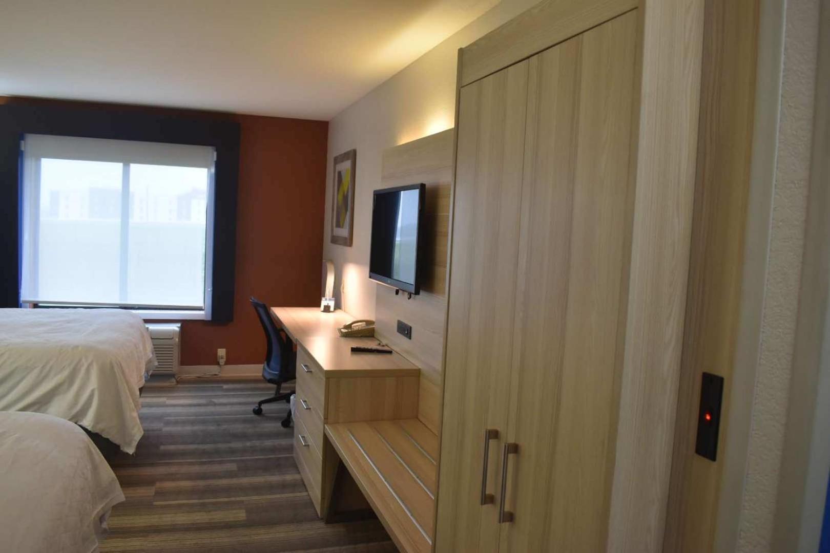Holiday Inn Express Hotel & Suites Mcpherson By Ihg מראה חיצוני תמונה
