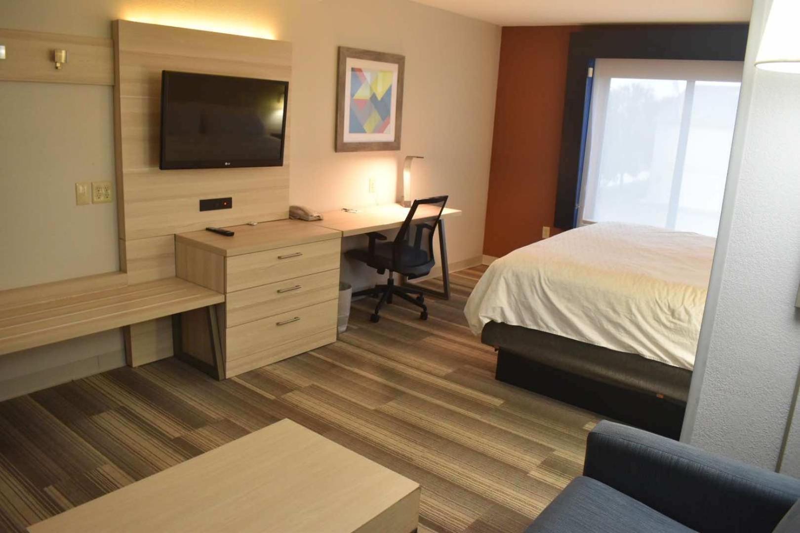 Holiday Inn Express Hotel & Suites Mcpherson By Ihg מראה חיצוני תמונה