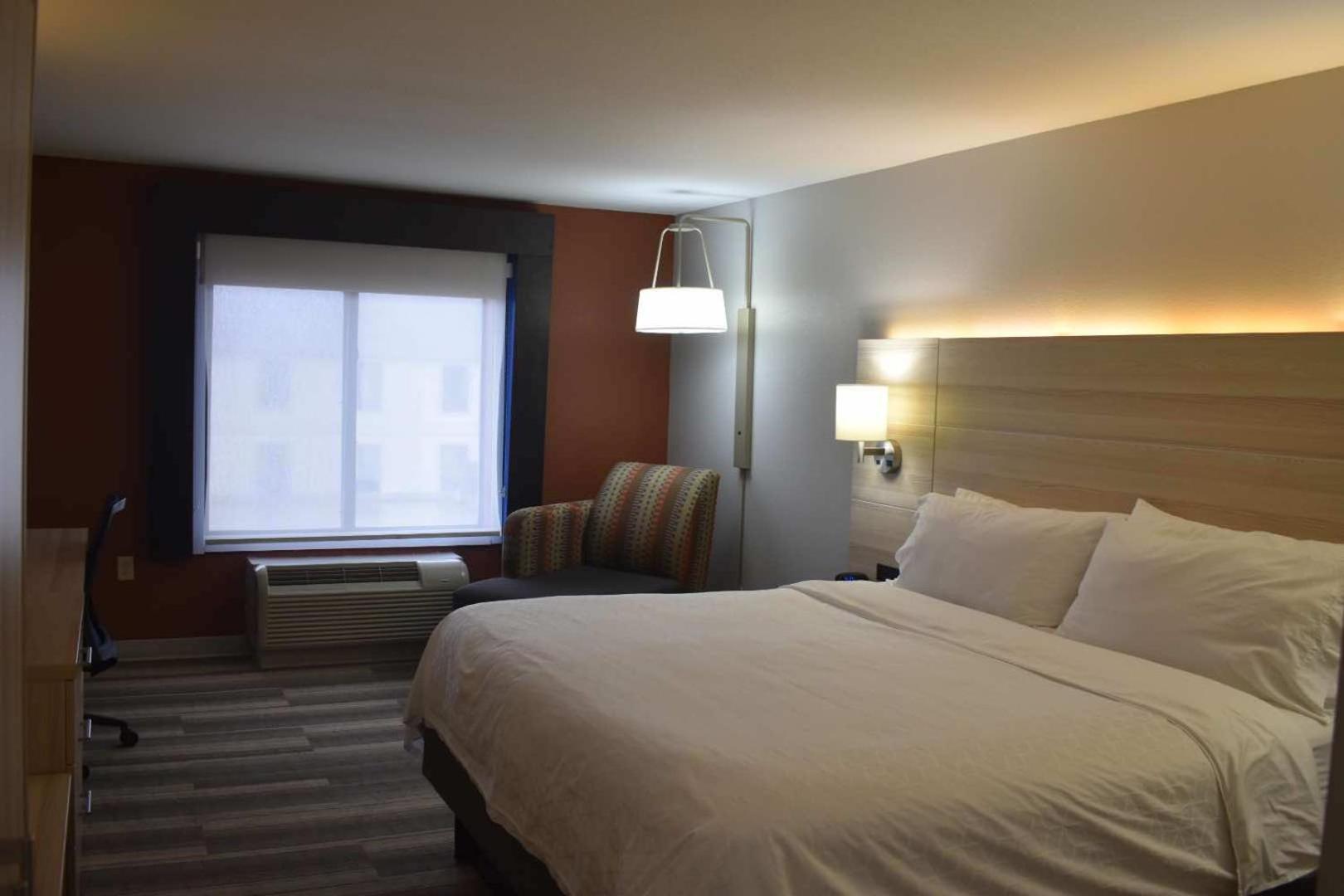 Holiday Inn Express Hotel & Suites Mcpherson By Ihg מראה חיצוני תמונה