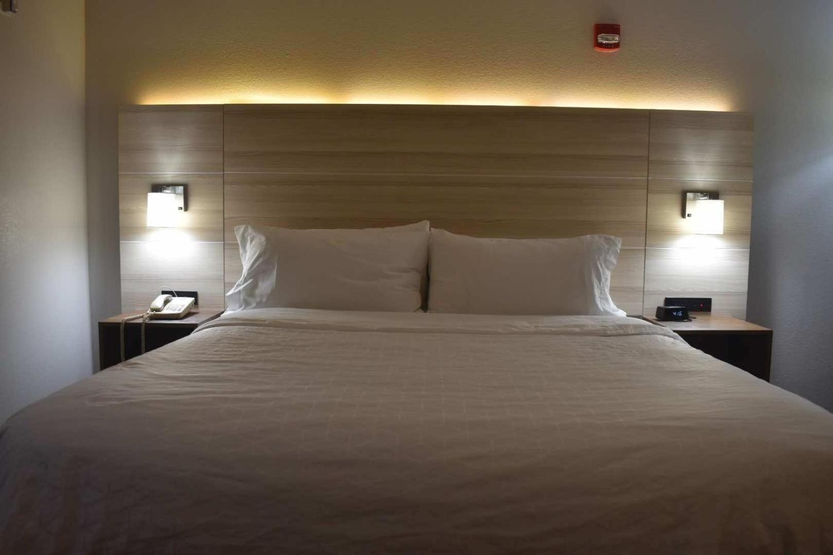 Holiday Inn Express Hotel & Suites Mcpherson By Ihg מראה חיצוני תמונה