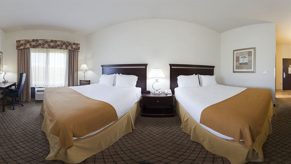 Holiday Inn Express Hotel & Suites Mcpherson By Ihg מראה חיצוני תמונה
