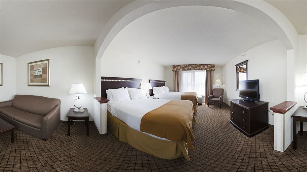Holiday Inn Express Hotel & Suites Mcpherson By Ihg מראה חיצוני תמונה
