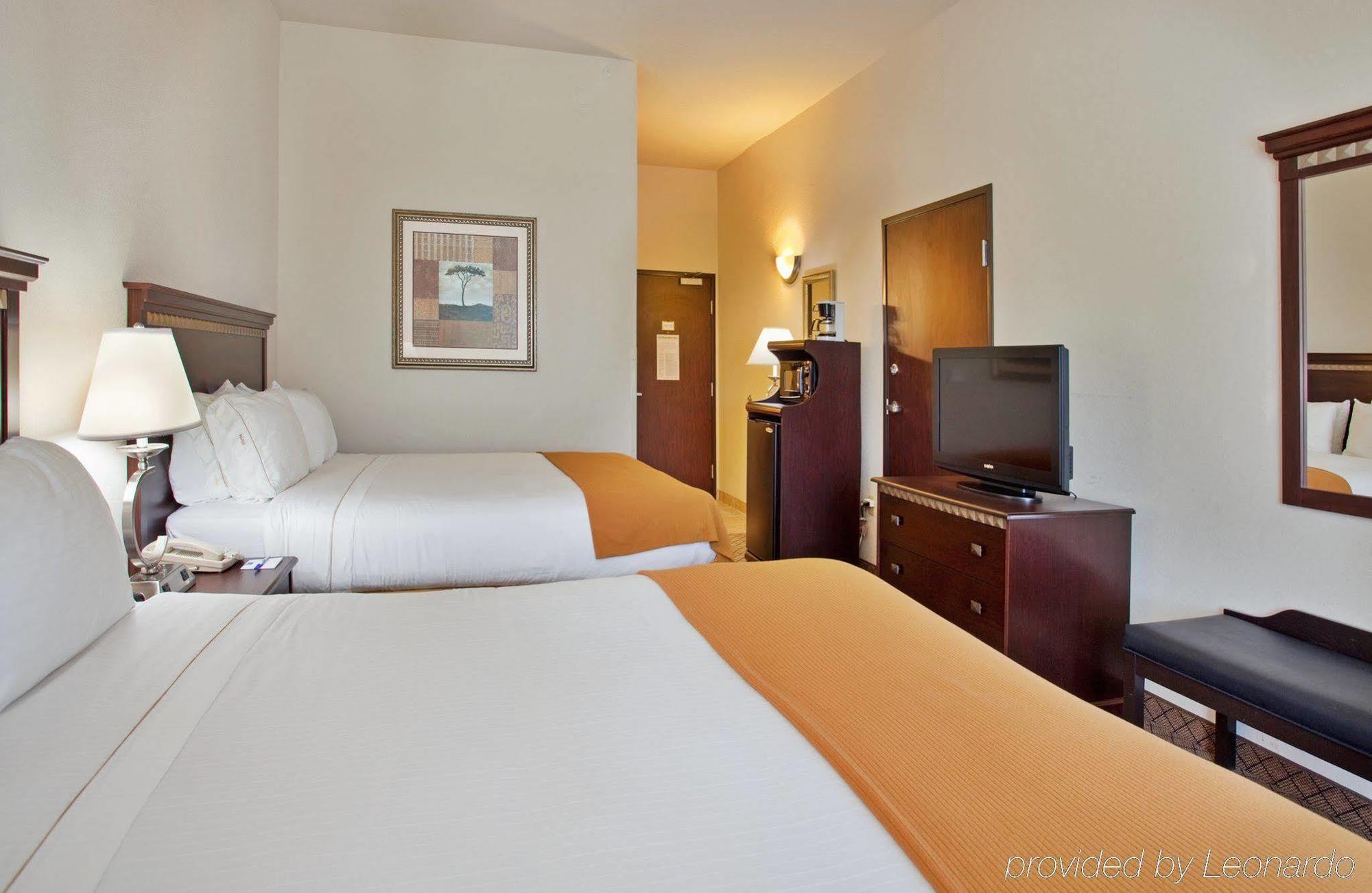 Holiday Inn Express Hotel & Suites Mcpherson By Ihg חדר תמונה
