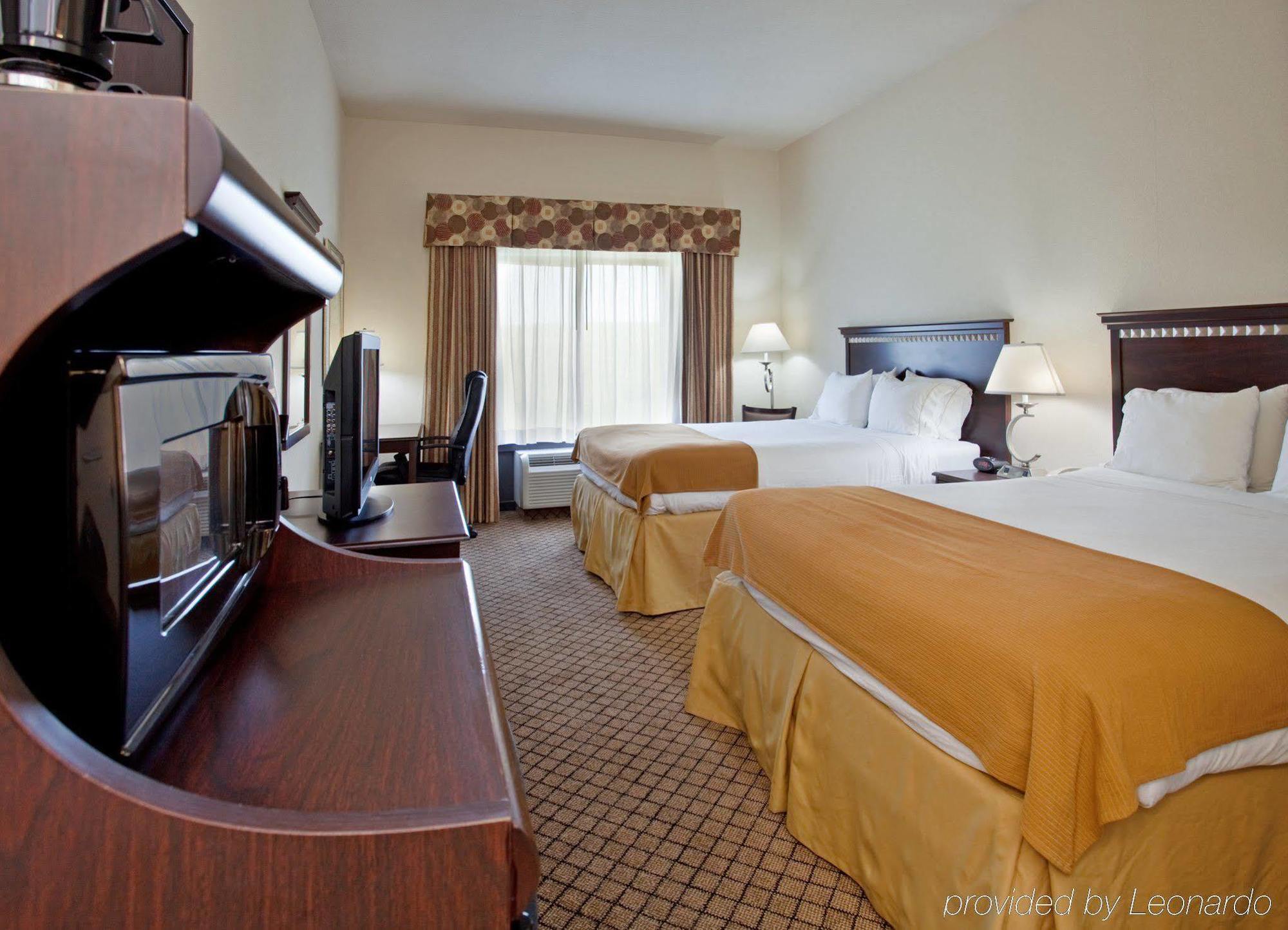 Holiday Inn Express Hotel & Suites Mcpherson By Ihg חדר תמונה