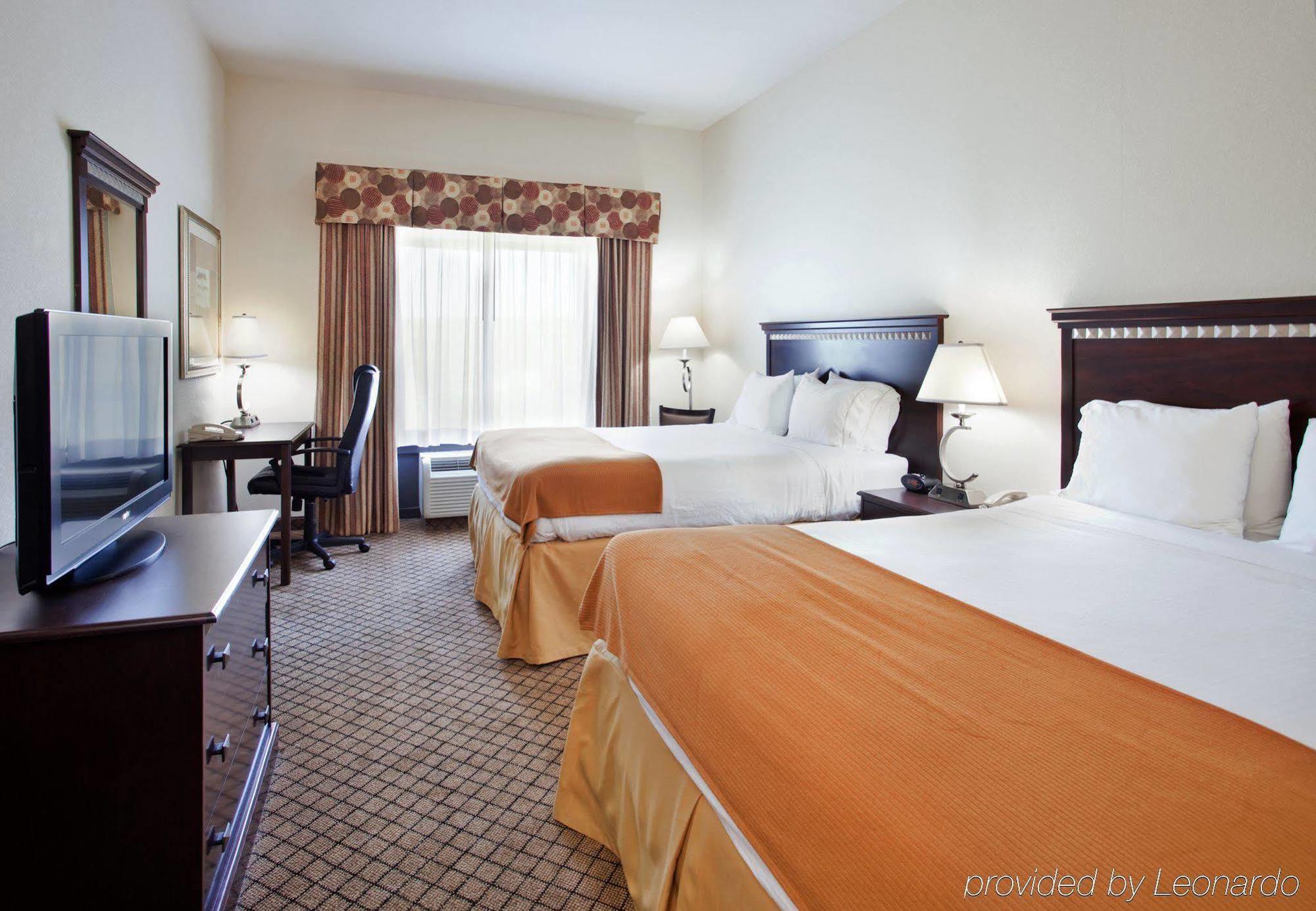Holiday Inn Express Hotel & Suites Mcpherson By Ihg מראה חיצוני תמונה