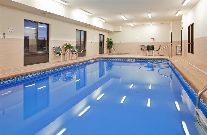Holiday Inn Express Hotel & Suites Mcpherson By Ihg מראה חיצוני תמונה